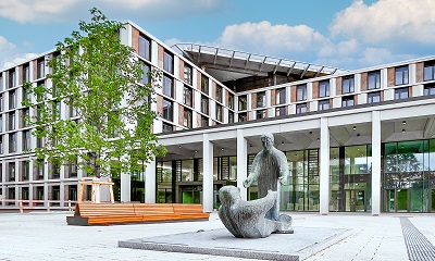 15.000 m² Naturstein-Fassadenplatten an den ViDia Kliniken mit ASO-Niete befestigt